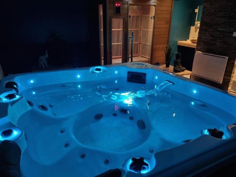 Les Suites Fenelon Le Cateau-Cambresis Экстерьер фото